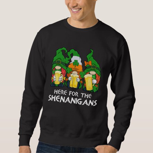 Here For The Shenanigans Gnome Beer St Patricks Da スウェットシャツ (正面)