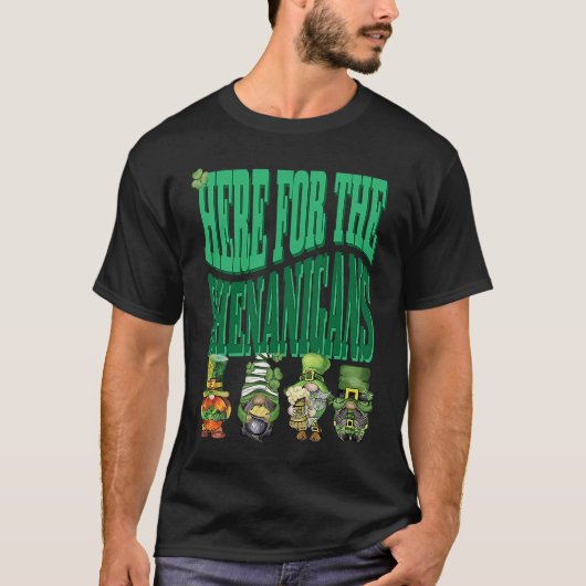 Here For The Shenanigans Happy St Patrick's Day St Tシャツ (正面)
