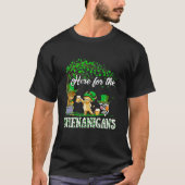 Here For The Shenanigans Leprechaun Cow St Patrick Tシャツ (正面)