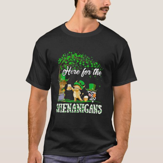 Here For The Shenanigans Leprechaun Cow St Patrick Tシャツ (正面)