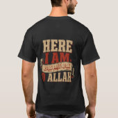 Here I Am O Allah - ラッバイク ハッジ復刻タイポグラフィ Tシャツ (裏面)