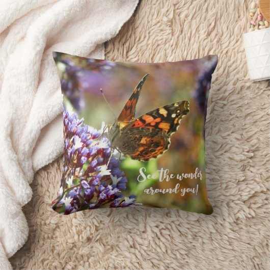 Hermosa mariposa polinizando flores クッション (ブランケット)