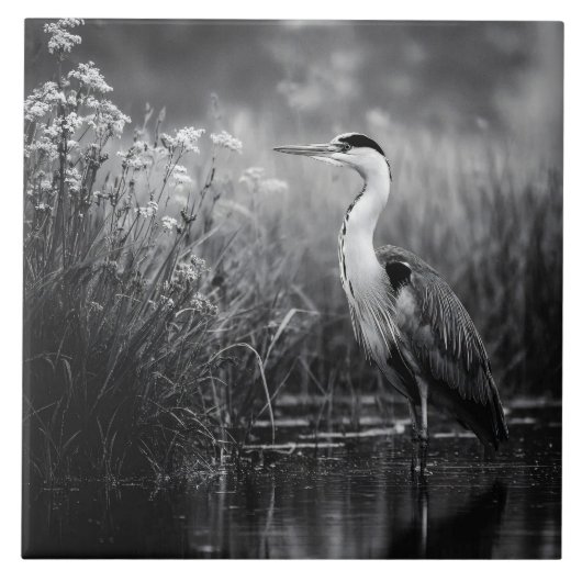 Heron in the Marsh Black and White タイル (正面)