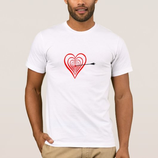 Herz Dartscheibe mit Pfeil Tシャツ (正面)