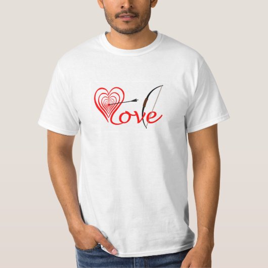 Herz Liebe Dartscheibe mit Pfeil und Bogen Tシャツ (正面)