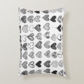 Herzen in Schwarz-Weiß アクセントクッション (正面(垂直))