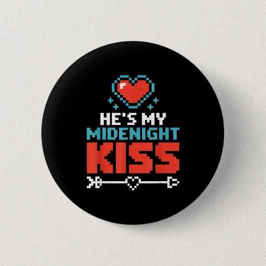 Hes My Midnight Kiss Happy New Year Matching Coupl 缶バッジ (正面)