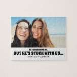 He's Stuck - Bridesmaidプロポーショおもしろいン写真 ジグソーパズル<br><div class="desc">2人の友達おもしろいの写真の花嫁やメイド・オブ・オーナー（花嫁付き添い人）の提案ジグソーのパズル「彼は私と結婚しているが、彼は私たちと一緒に…私の花嫁のメイドになるかい？」</div>