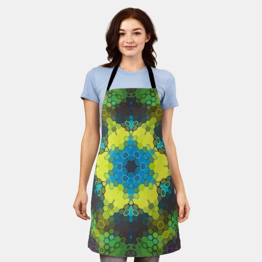 Hex Mandala Green Yellow and Blue エプロン (着用した状態)