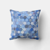 Hexagons in Shades of Blue クッション (裏面)