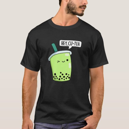 Hey Cu-Tea おもしろい Boba Tea Pun Dark BG Tシャツ (正面)