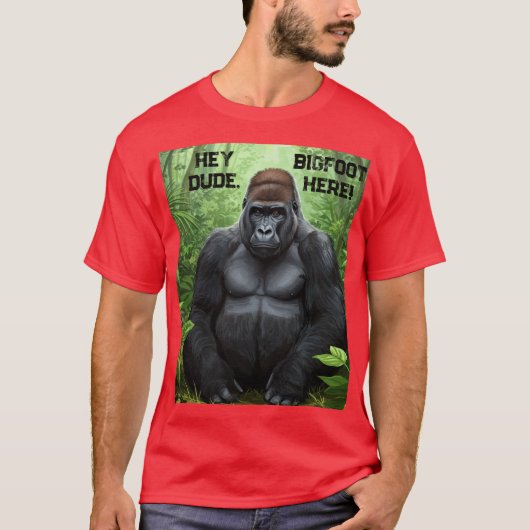 Hey Dude BIGFOOT Here Tシャツユニセックス Tシャツ (正面)