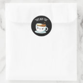 Hey Hot-Tea Cupaおもしろい Tea Pun Dark BG ラウンドシール (バッグ)