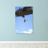 HH-60からパラレースキューマンがラッパを吹く キャンバスプリント (インサイチュ (ウッドフロア))