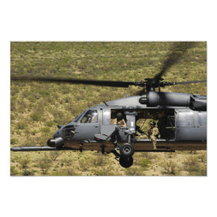 HH-60は砂漠にタカを飛びます舗装します フォトプリント           