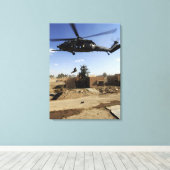 HH-60 2からパラレースキューマンがラッパを吹く キャンバスプリント (インサイチュ (ウッドフロア))