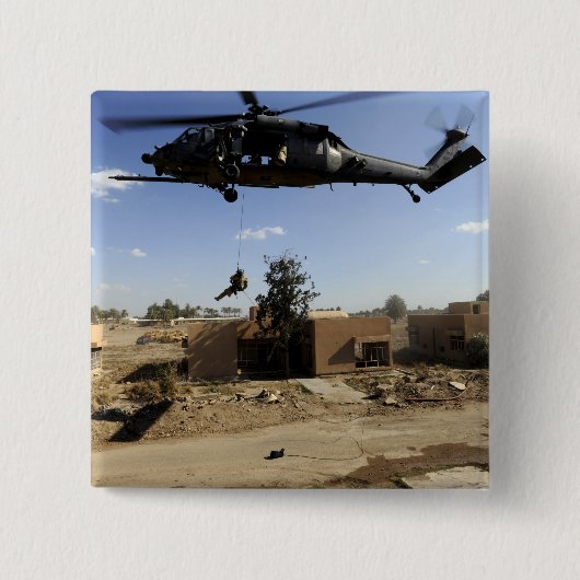 HH-60 2からパラレースキューマンがラッパを吹く 缶バッジ (正面)