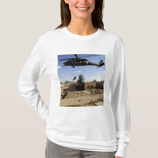 HH-60 2からパラレースキューマンがラッパを吹く Tシャツ (正面)
