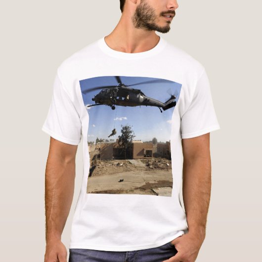 HH-60 2からパラレースキューマンがラッパを吹く Tシャツ (正面)