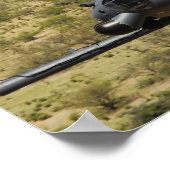HH-60 Pave Hawkは砂漠を飛行する ポスター (角)