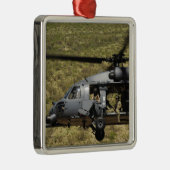 HH-60 Pave Hawkは砂漠を飛行する メタルオーナメント (右)