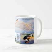 HH-60Gがホークを舗装 コーヒーマグカップ (正面右)