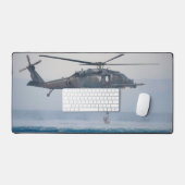 HH-60Gがホークを舗装 デスクマット (キーボード&マウス)