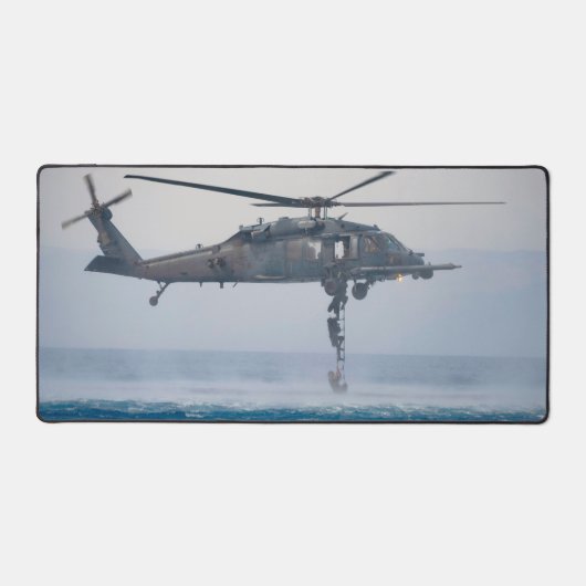 HH-60Gがホークを舗装 デスクマット (正面)