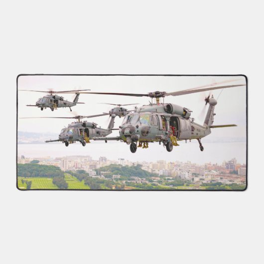 HH-60Gがホークを舗装 デスクマット (正面)