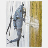 HH-60Gがホークを舗装 フリースブランケット (正面)