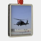 HH-60Gはキャンプバスティオからホークを離陸させる メタルオーナメント (右)