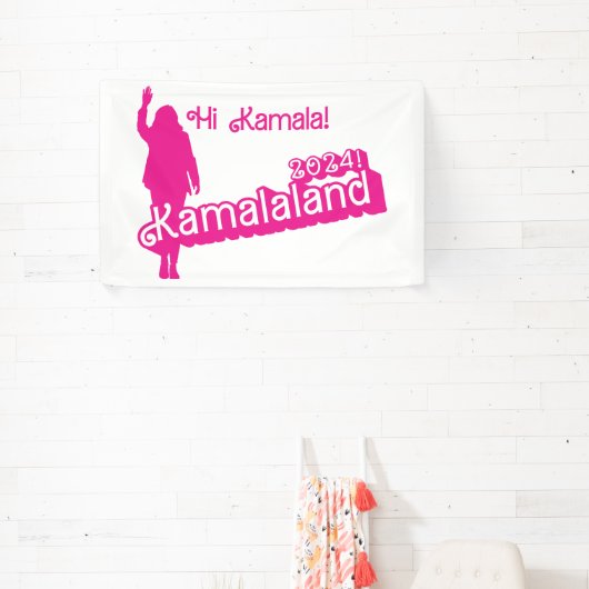 「Hi Kamala」 – バナー（タグラインB） 横断幕 (インサイチュ)