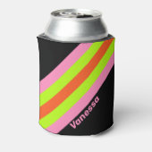 HI-VISおよび名前のストライプ付いたピンク色のオプション 缶クーラー (缶裏面)