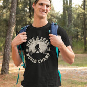 Hide and Seek World Champ Funny Big Foot Tシャツ