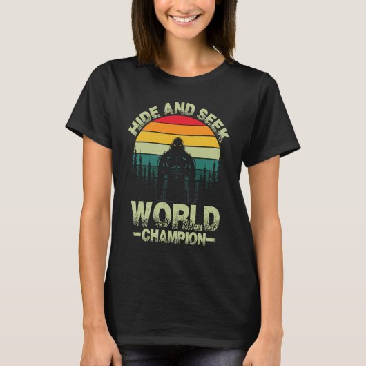 Hide and seek world champion wilderness & adventur tシャツ (正面)