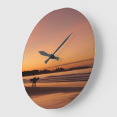Higginsのビーチのサーフィンの時計 ラージ壁時計 (傾斜)