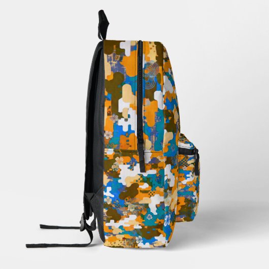 High-contrast Urban Digital Camouflage Pattern プリントバックパック (左)