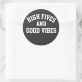 High Fives and Good Vibes Round Sticker ラウンドシール (バッグ)
