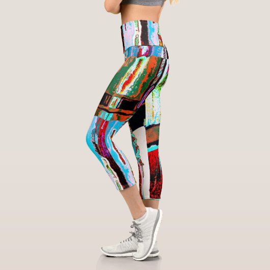 High Waisted Yoga Capris – Reflection Abstract カプリレギンス (左)