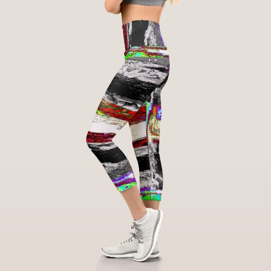 High Waisted Yoga Capris – Reflection Layers カプリレギンス (左)