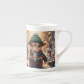 Highland Cow Christmas Mug, Cute Calf Art, Holiday ボーンチャイナマグカップ (右)
