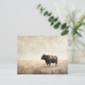 Highland Cow in a Field Sepia ポストカード (スタンド正面)