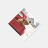 Highland Cow In a Red Retro Pickup Truck スタンダードカクテルナプキン (角)