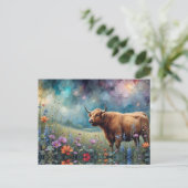 Highland Cow in Colorful Floral Tapestry ポストカード (スタンド正面)