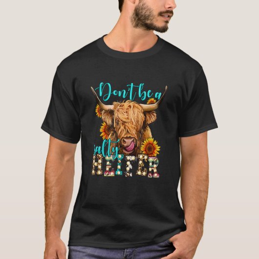 Highland cow sunflower Don t Be A Salty Heifer Lon Tシャツ (正面)
