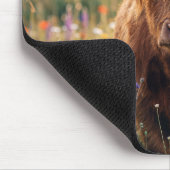 Highland Cow Wearing a Birthday Party Hat マウスパッド (コーナー)