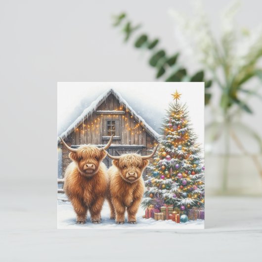 Highland cows, tree and a barn Christmas card カード (スタンド正面)