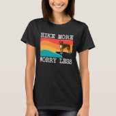 Hike More Worry Less Boxer Graphic Hiking Tシャツ (正面)