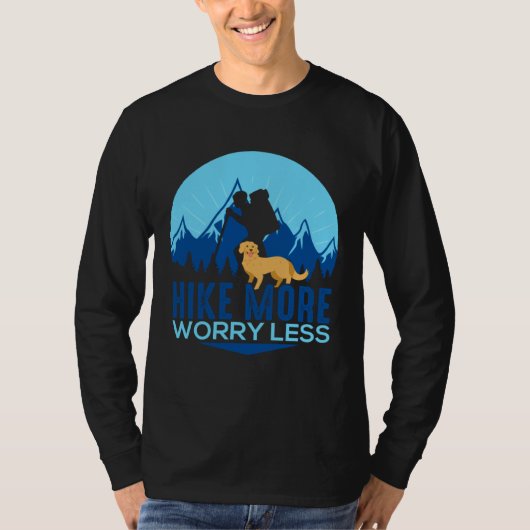 Hike More Worry Less Golden Retriever Hiking Mount Tシャツ (正面)