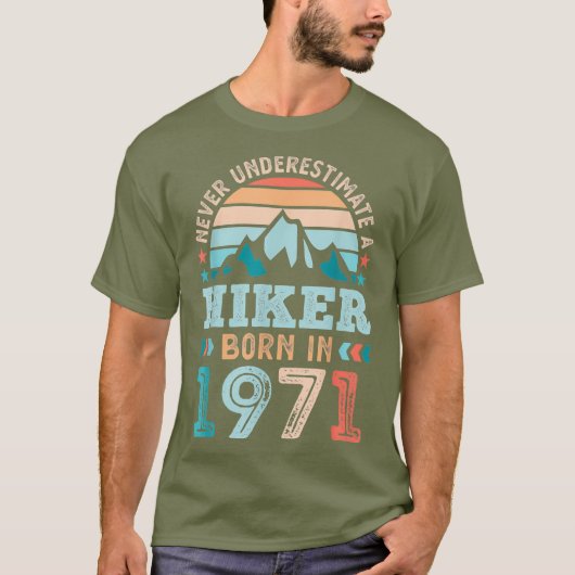 Hiker born in 1971 50th Birthday Hiking Retro Tシャツ (正面)